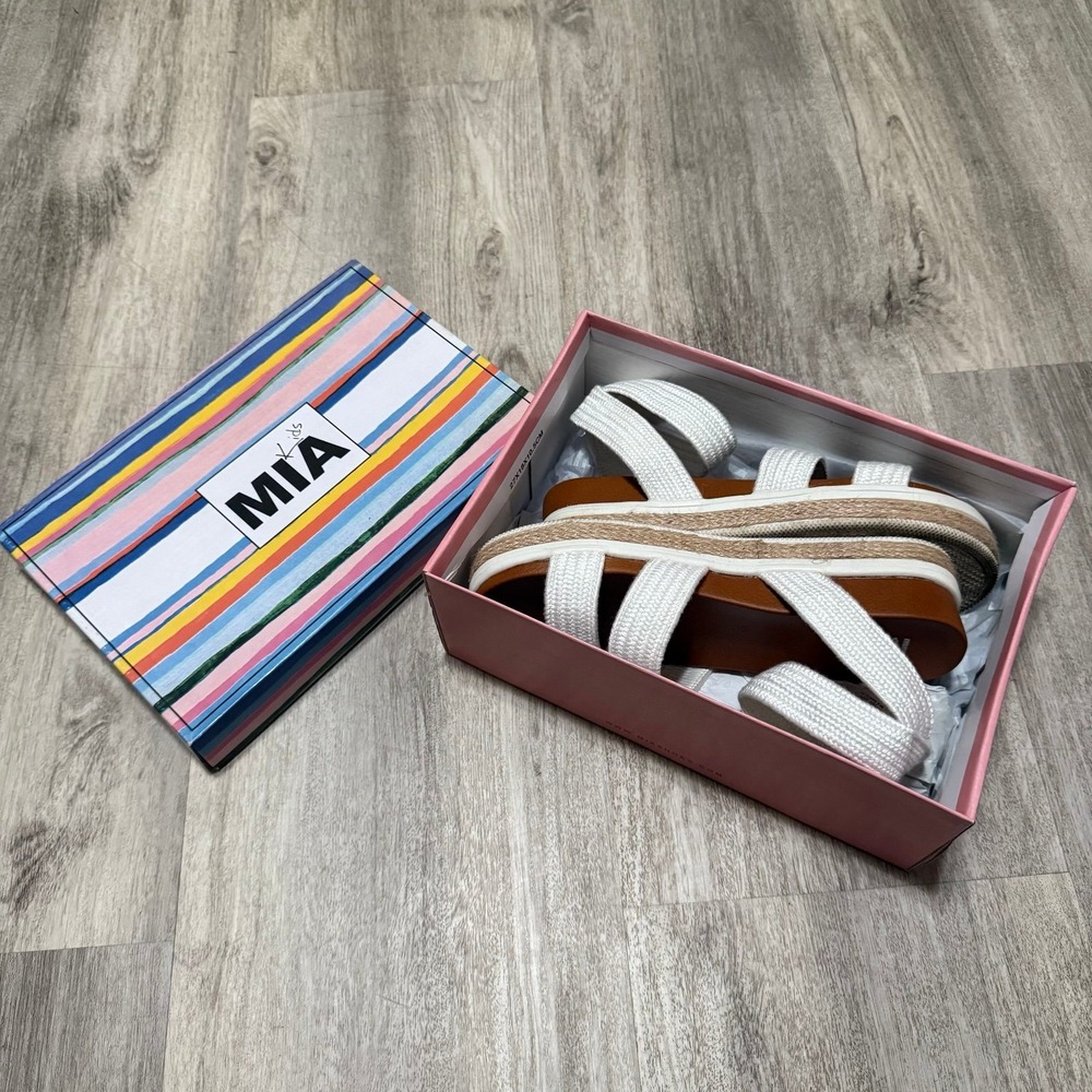 MIA‎ journeys kids size 4 sandals